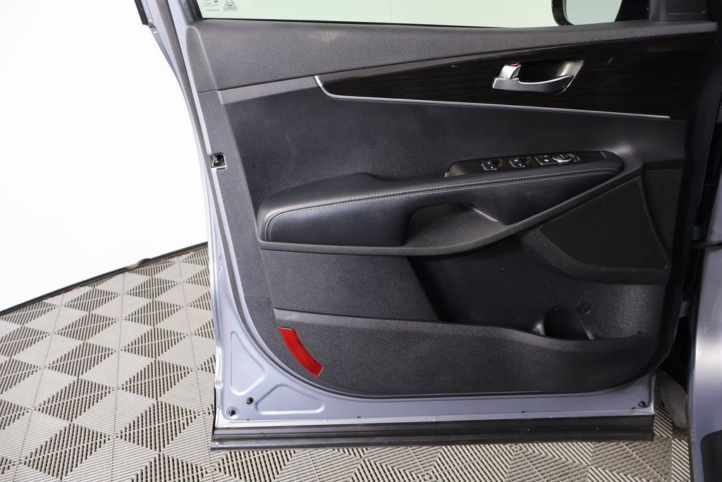 Thumbnail: 2020 Kia Sorento - 12