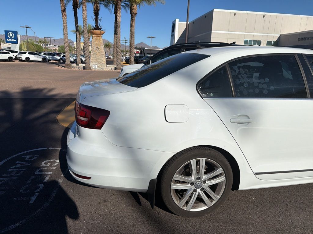 Thumbnail: 2017 Volkswagen Jetta - 7