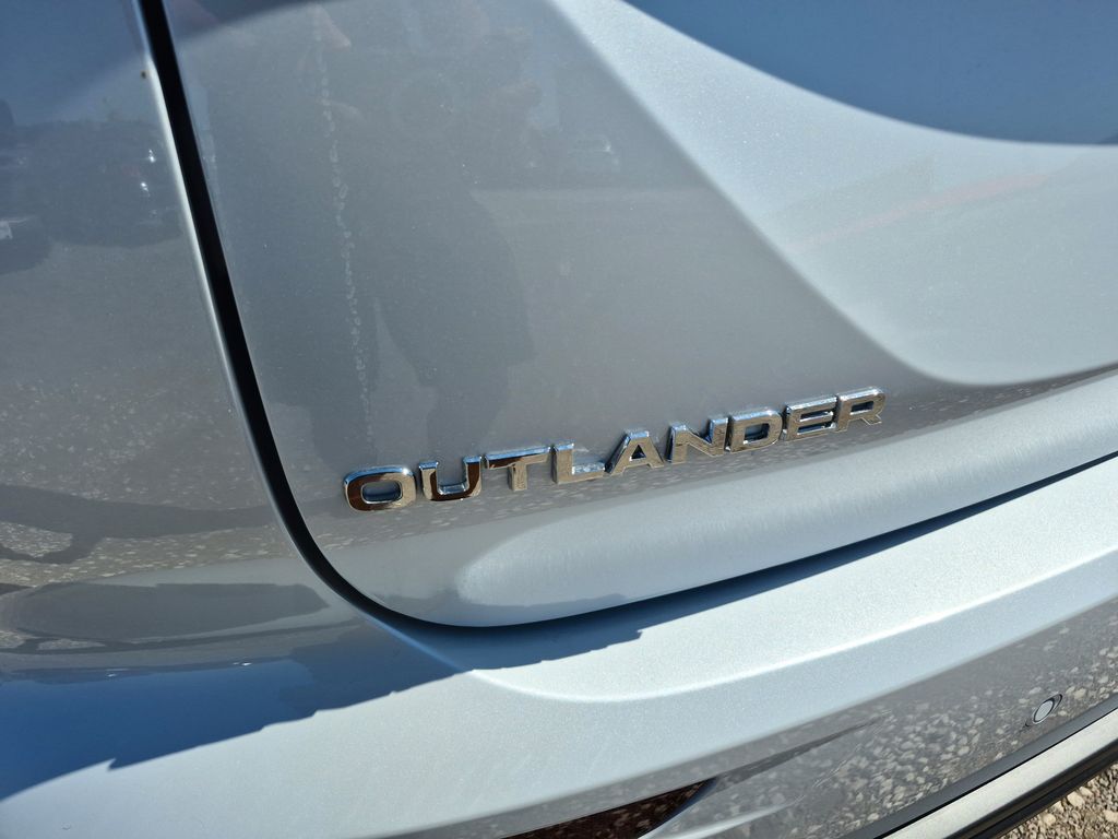 2026 Mitsubishi Outlander ES White at Big Star Chrysler Jeep Dodge Ram 