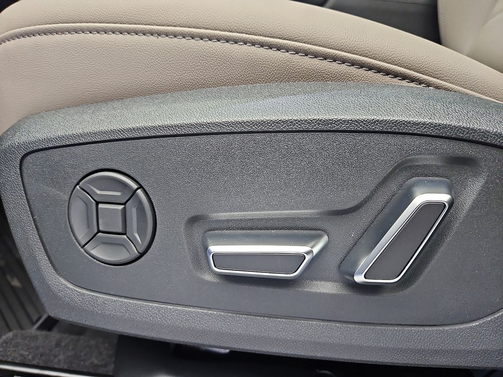 Thumbnail: 2026 Audi Q3 - 17
