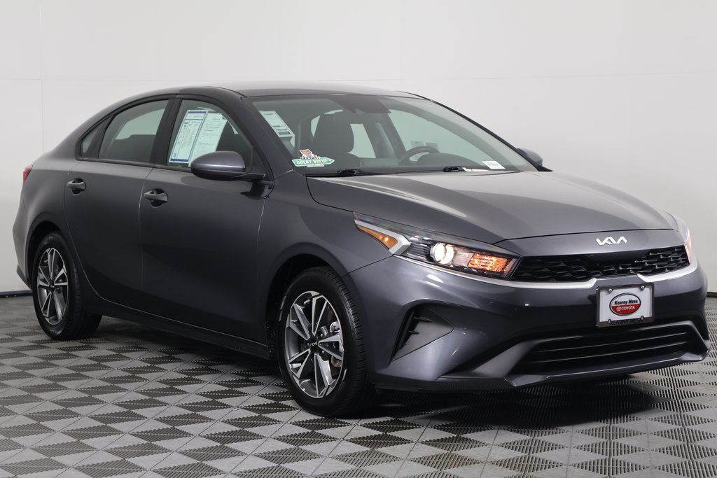 Thumbnail: 2024 Kia Forte - 3
