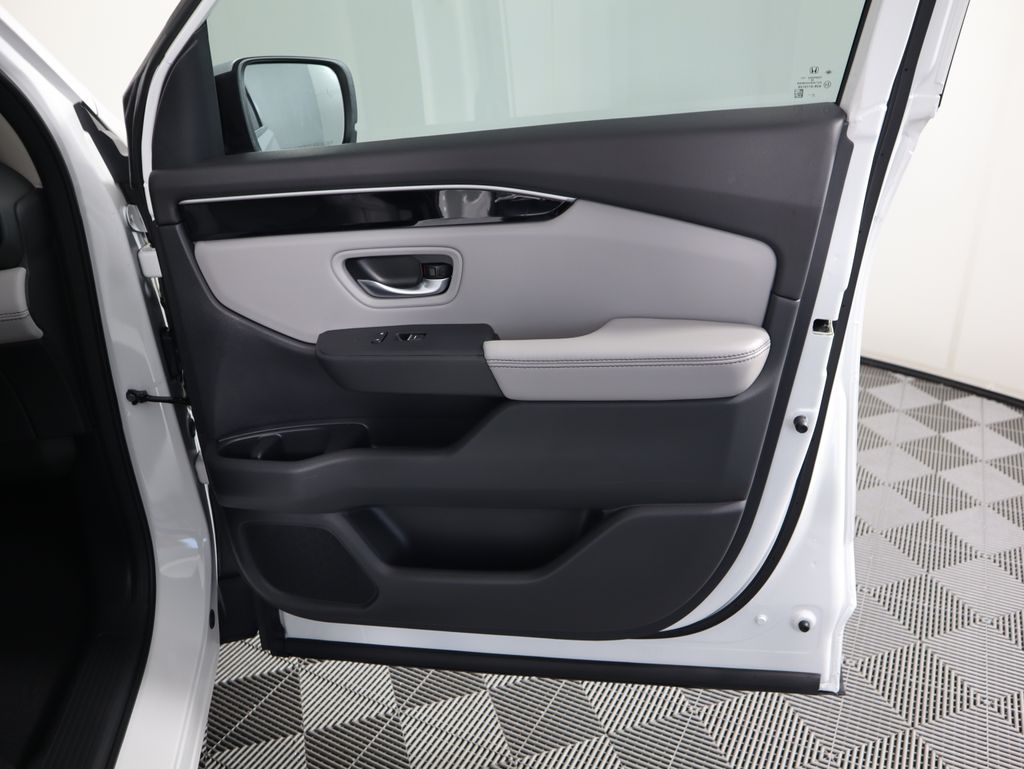 Thumbnail: 2025 Honda Pilot - 26