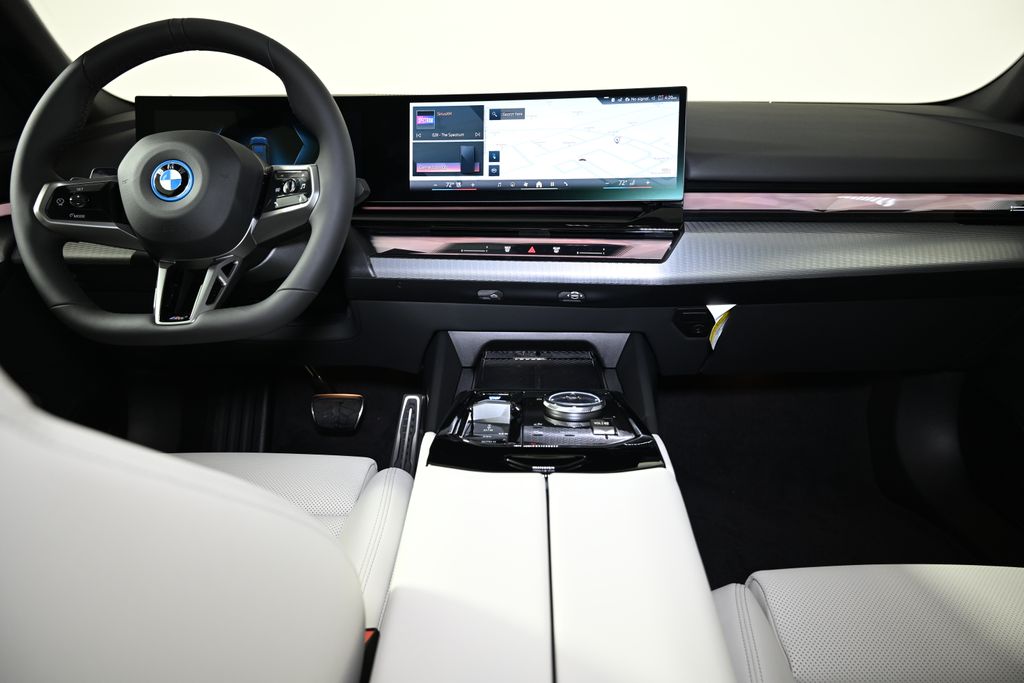 2025 BMW i5 xDrive40 16