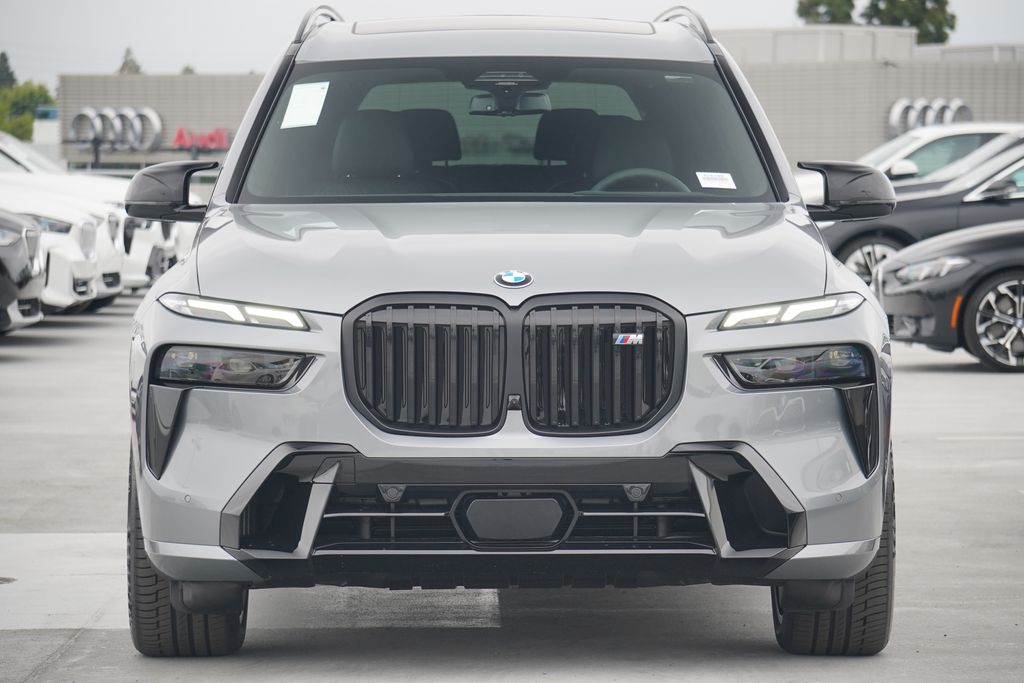 2025 BMW X7 M60i 2
