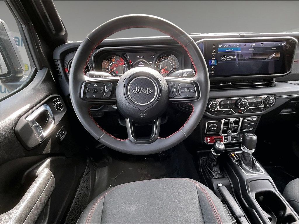 2024 Jeep Wrangler — photo 18