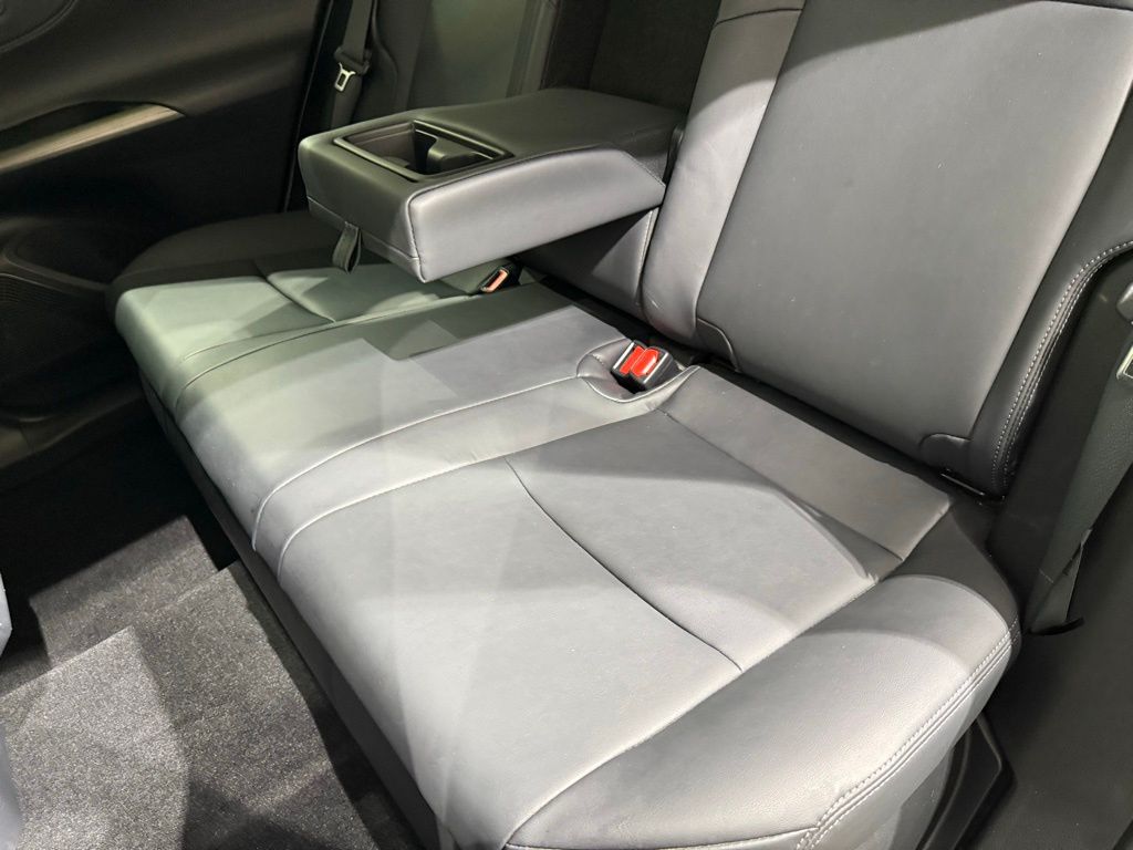 Thumbnail: 2023 Toyota Venza - 21