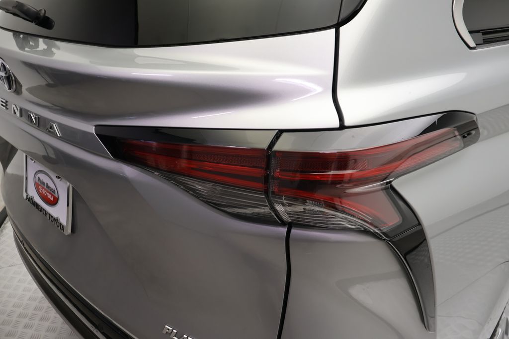 Thumbnail: 2024 Toyota Sienna - 9