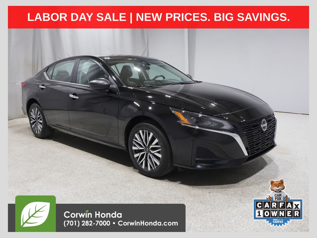 Super Black 2025 Nissan Altima Sedan All-Wheel Drive Continuously Variable Transmission