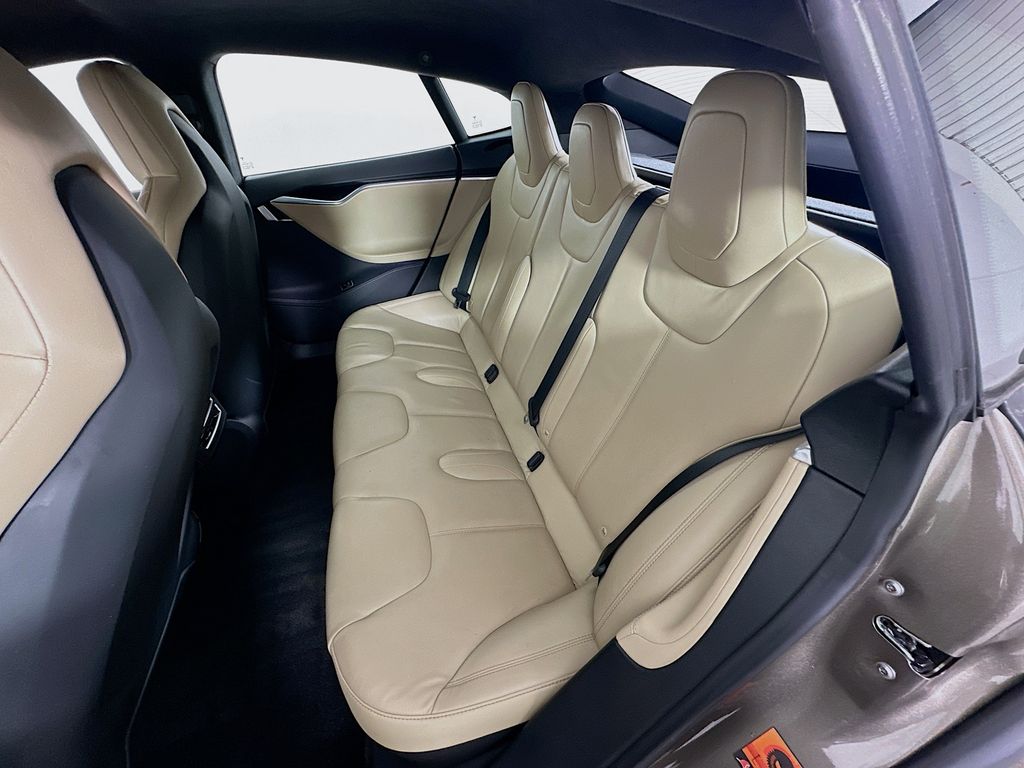 2015 Tesla Model S  22