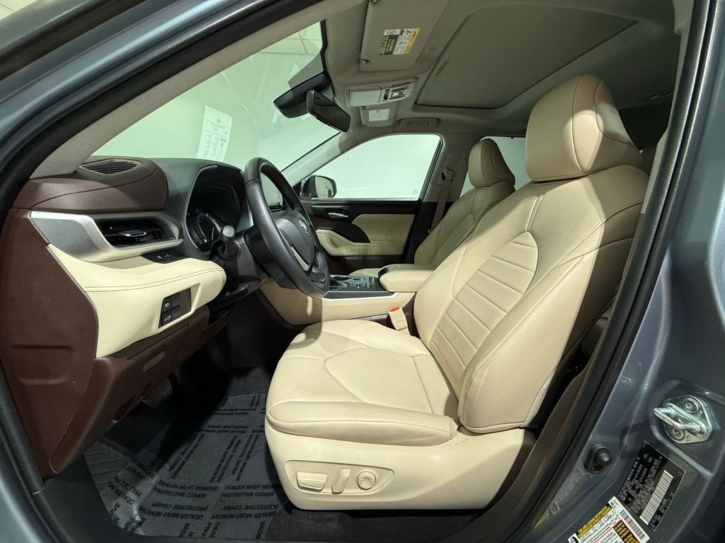 2022 Toyota Highlander XLE 13