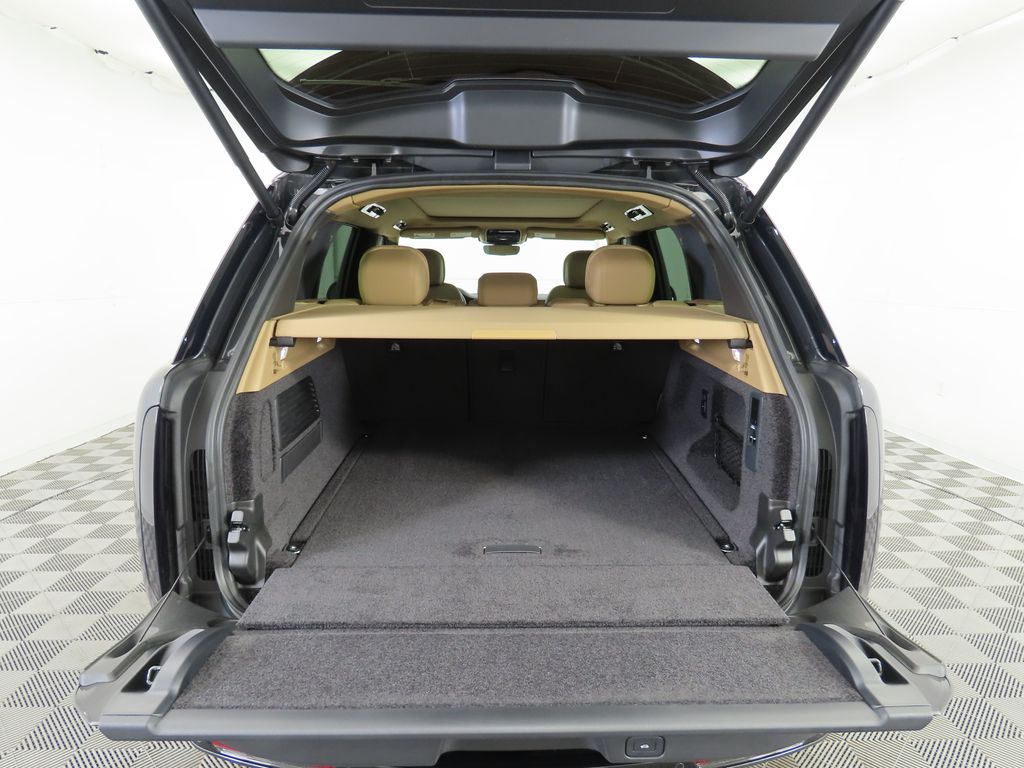 2025 Land Rover Range Rover SE 30