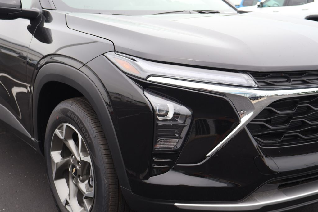 Thumbnail: 2025 Chevrolet Trax - 4