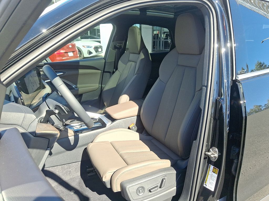 Thumbnail: 2025 Audi Q5 - 10