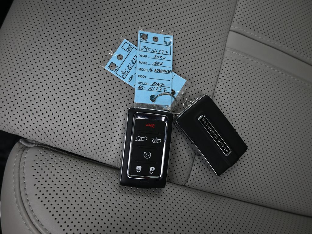 Used 2024 Diamond Black Crystal Pearlcoat Jeep Base image 18