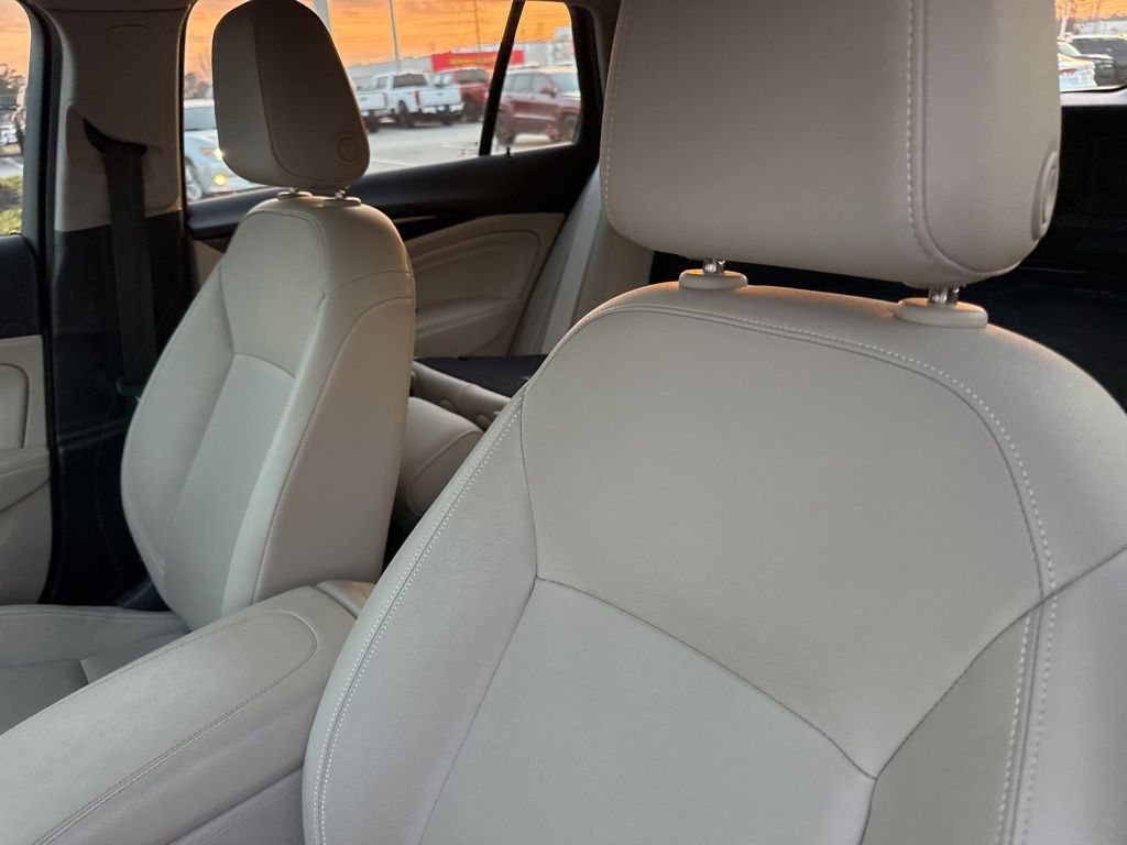 2019 Buick Regal TourX AWD Essence