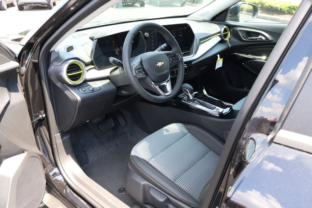 Thumbnail: 2025 Chevrolet Trax - 13