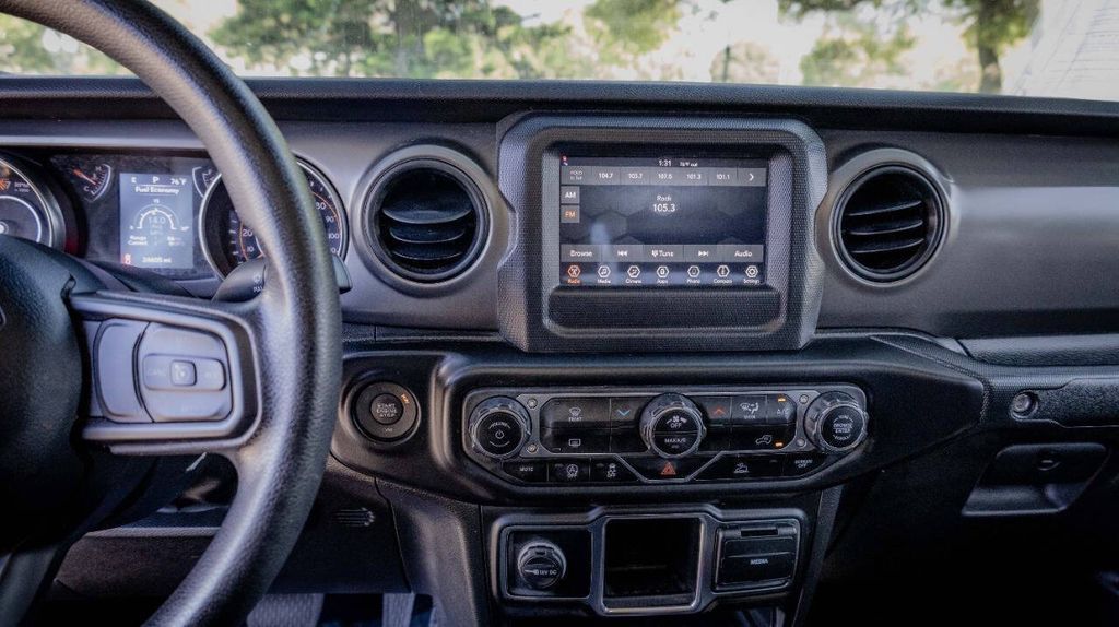 Used 2023 Jeep Gladiator Sport 4D Crew Cab