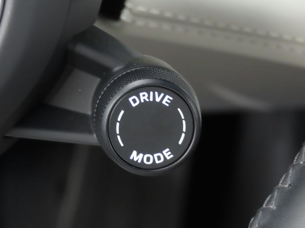 Thumbnail: 2025 Porsche Taycan - 23