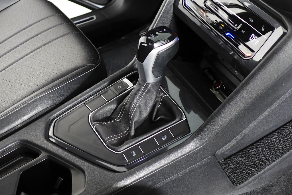 Thumbnail: 2023 Volkswagen Tiguan - 15