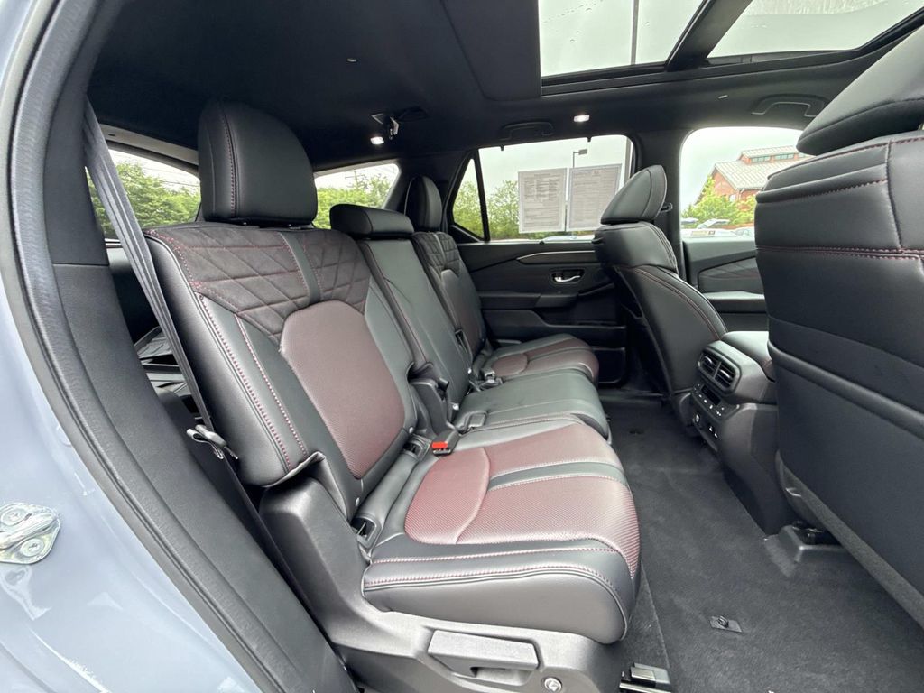 2026 Honda Pilot Black Edition - Photo 16