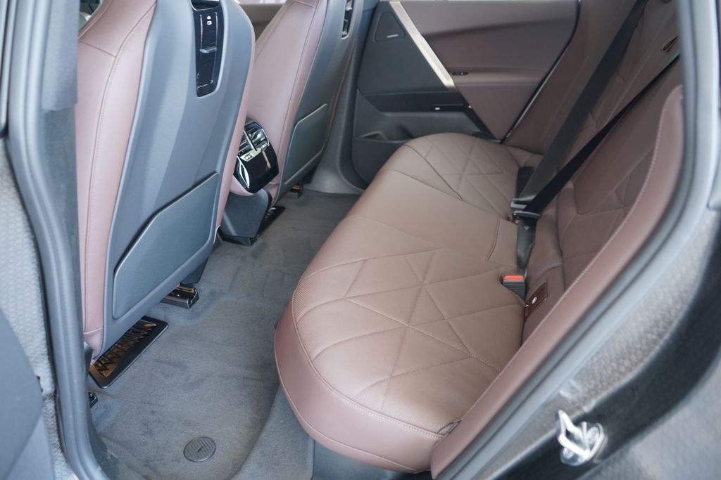 Thumbnail: 2026 BMW iX - 18