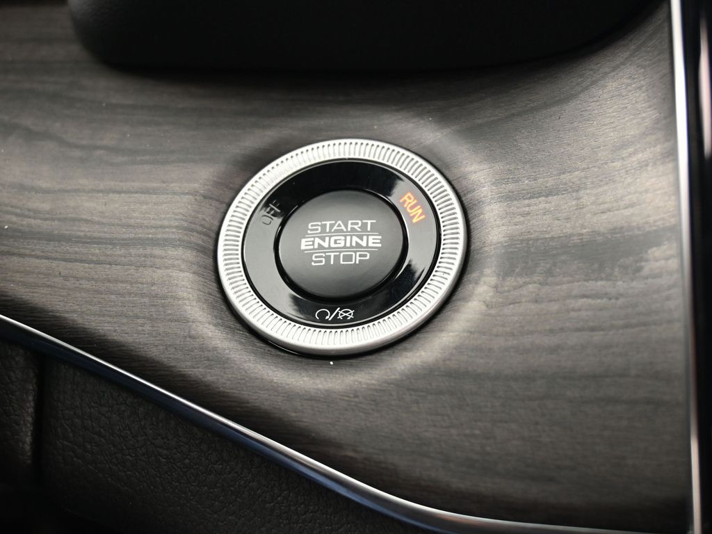 Used 2024 Baltic Gray Metallic Clearcoat Jeep Overland image 30