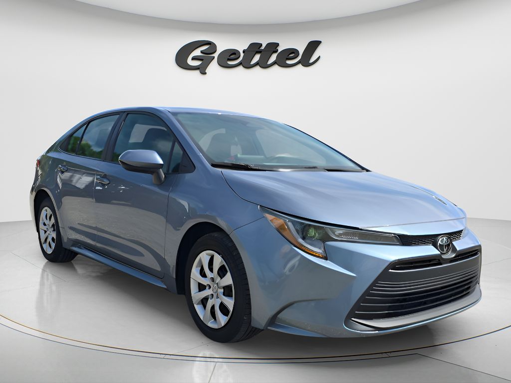 Used 2024  Toyota LE image 3