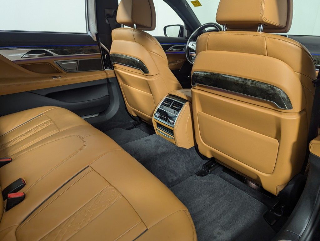 2022 BMW 7-Series 740i xDrive photo