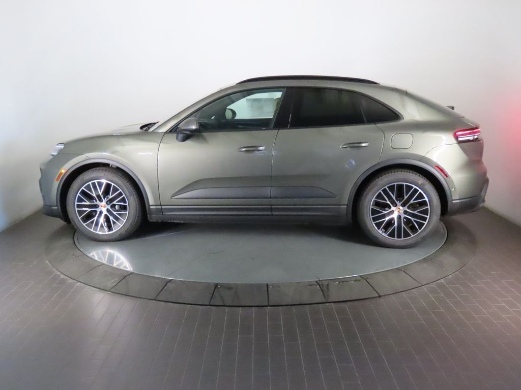 Thumbnail: 2026 Porsche Macan - 2
