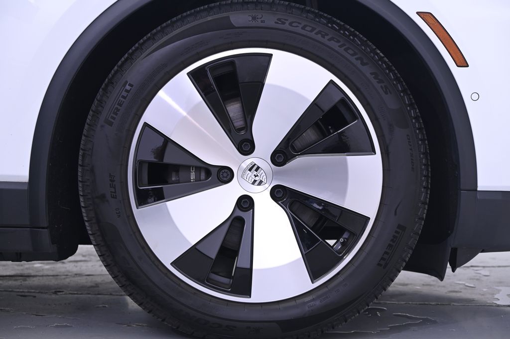 Thumbnail: 2024 Porsche Macan - 18