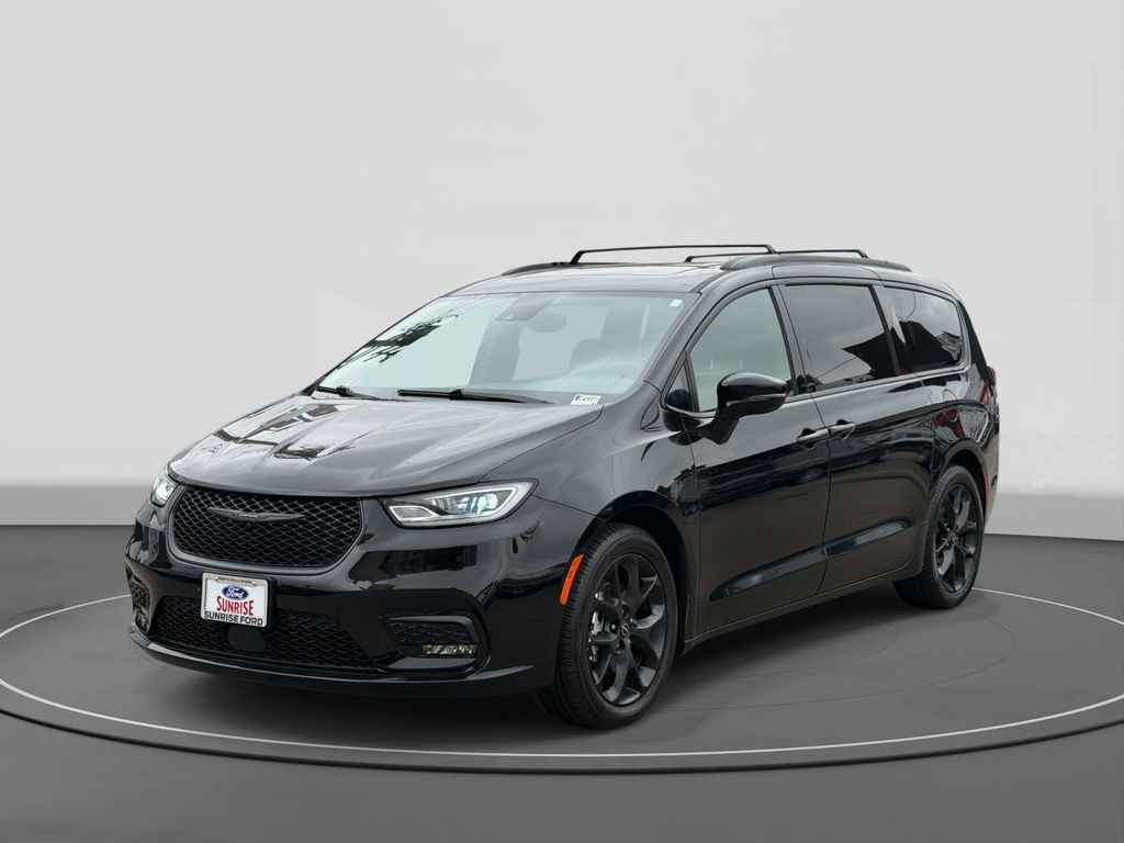 Diamond Black Crystal Pearlcoat 2025 Chrysler Pacifica Minivan Front-Wheel Drive 9-Speed Automatic