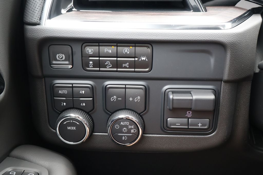 Thumbnail: 2025 Chevrolet Suburban - 22