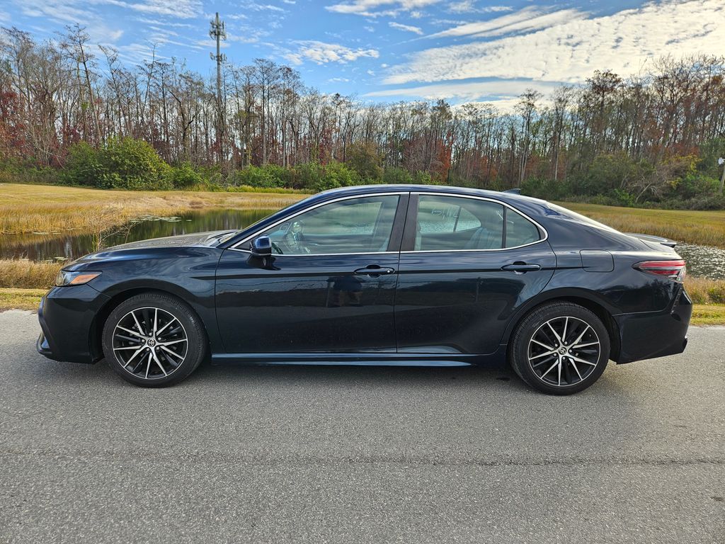 2021 Toyota Camry SE 2