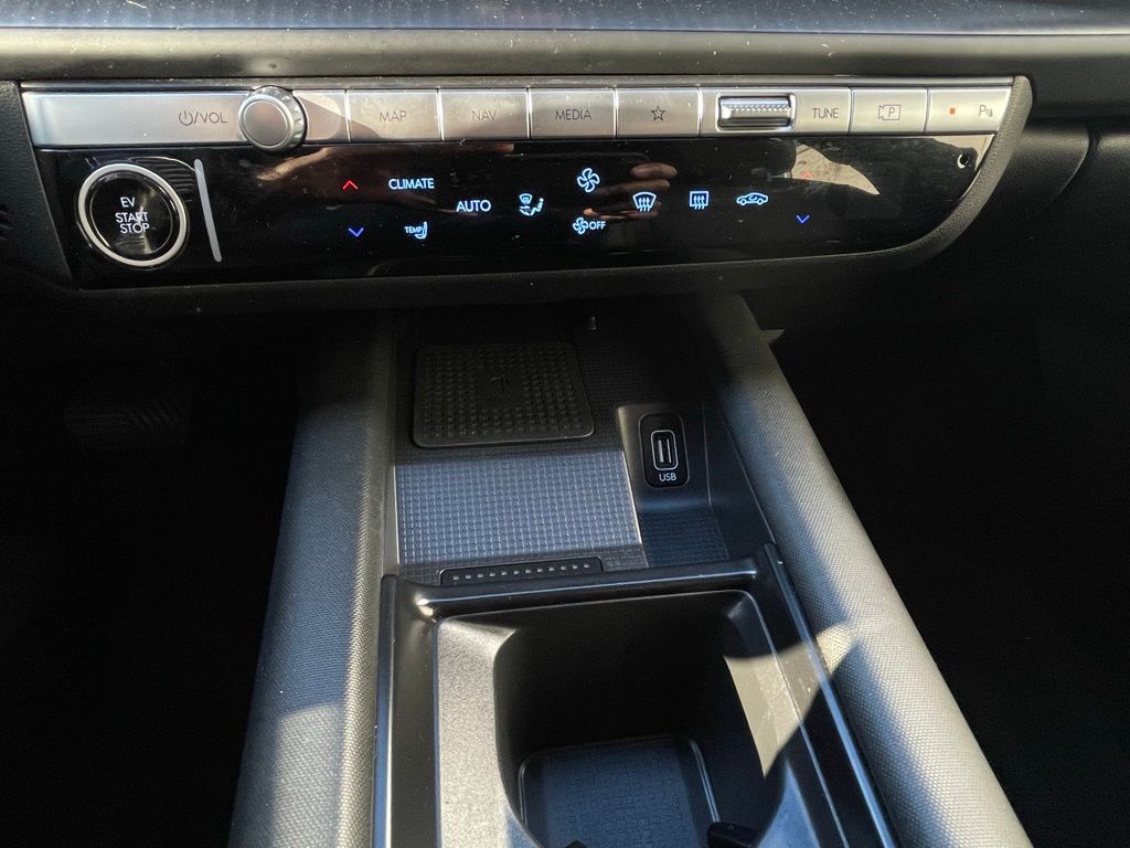 Thumbnail: 2023 Hyundai Ioniq 6 - 19