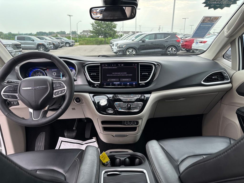 Used 2023 Chrysler Pacifica Van