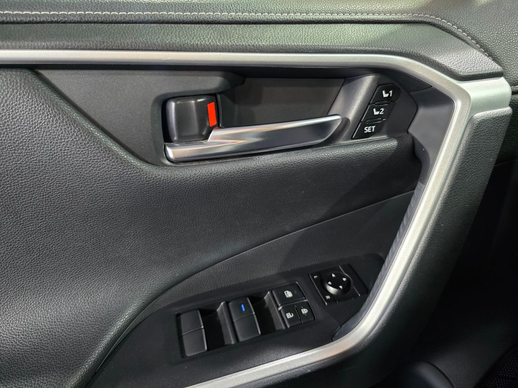 Thumbnail: 2021 Toyota RAV4 - 13