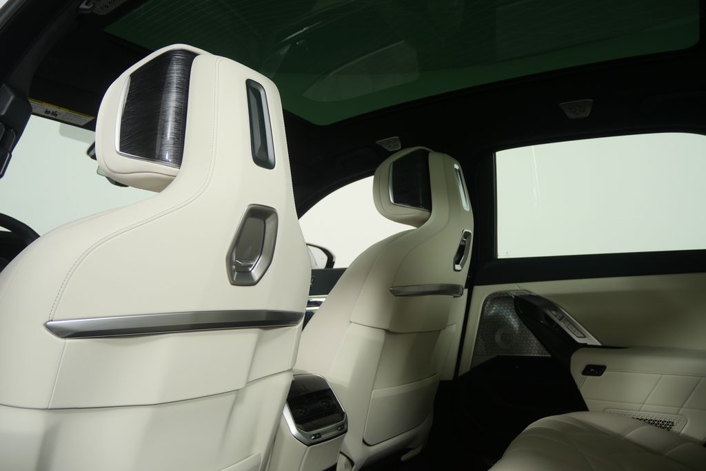 Thumbnail: 2026 BMW 7 Series - 17
