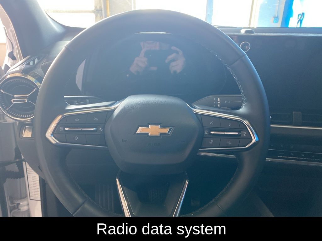 Used 2025 White Chevrolet LT image 6