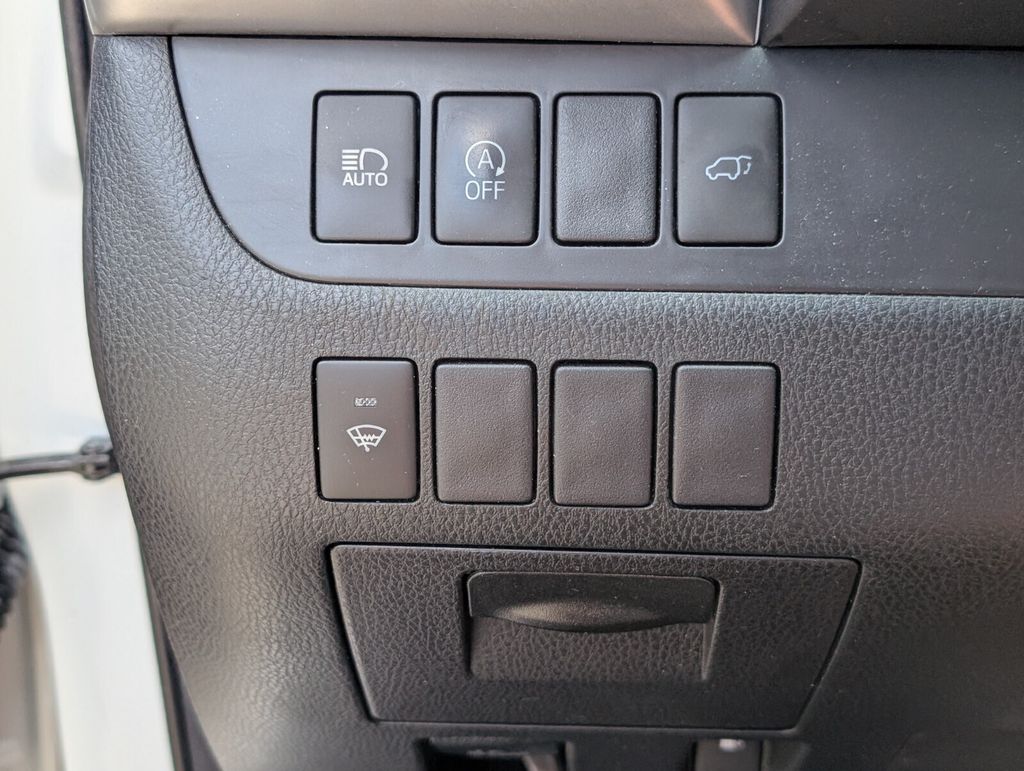 used 2018 Toyota Highlander car, priced at $25,988