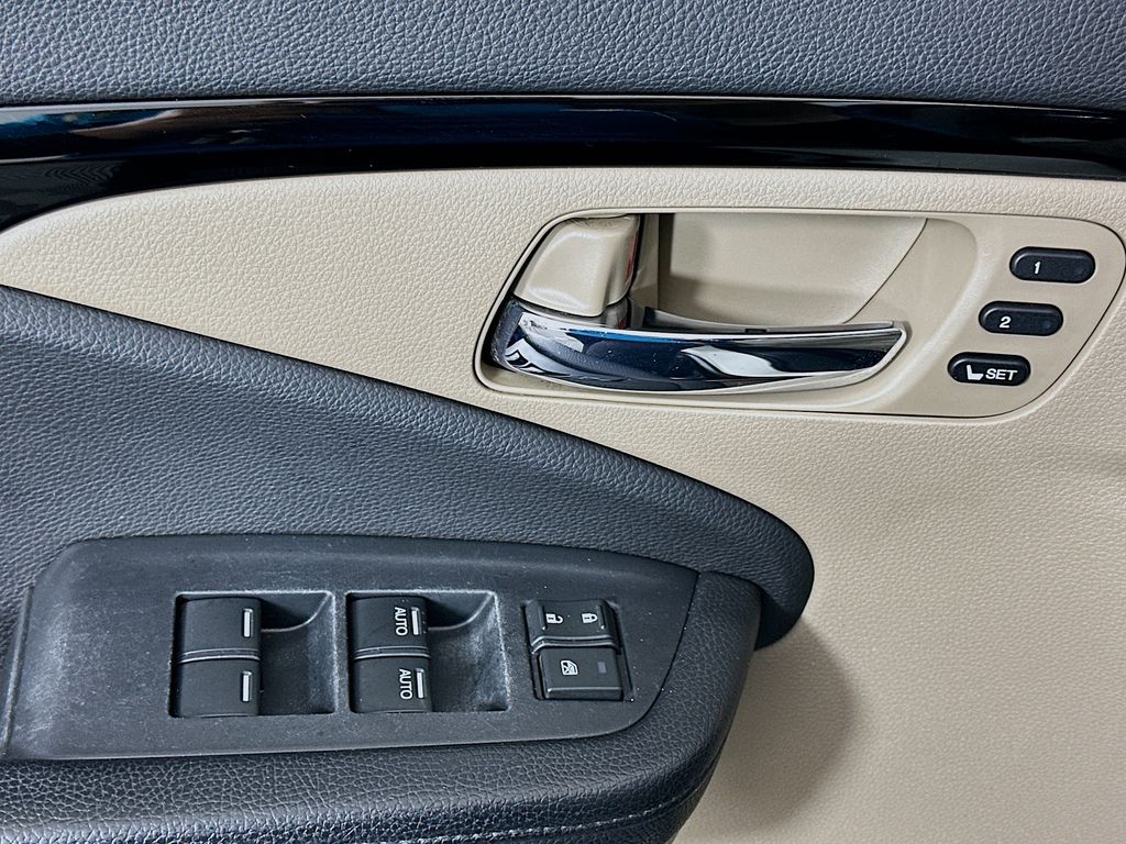 Thumbnail: 2016 Honda Pilot - 17