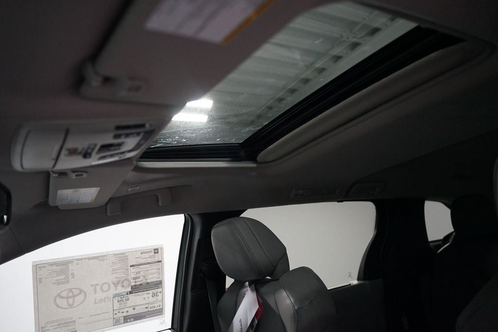 Thumbnail: 2025 Toyota Sienna - 29