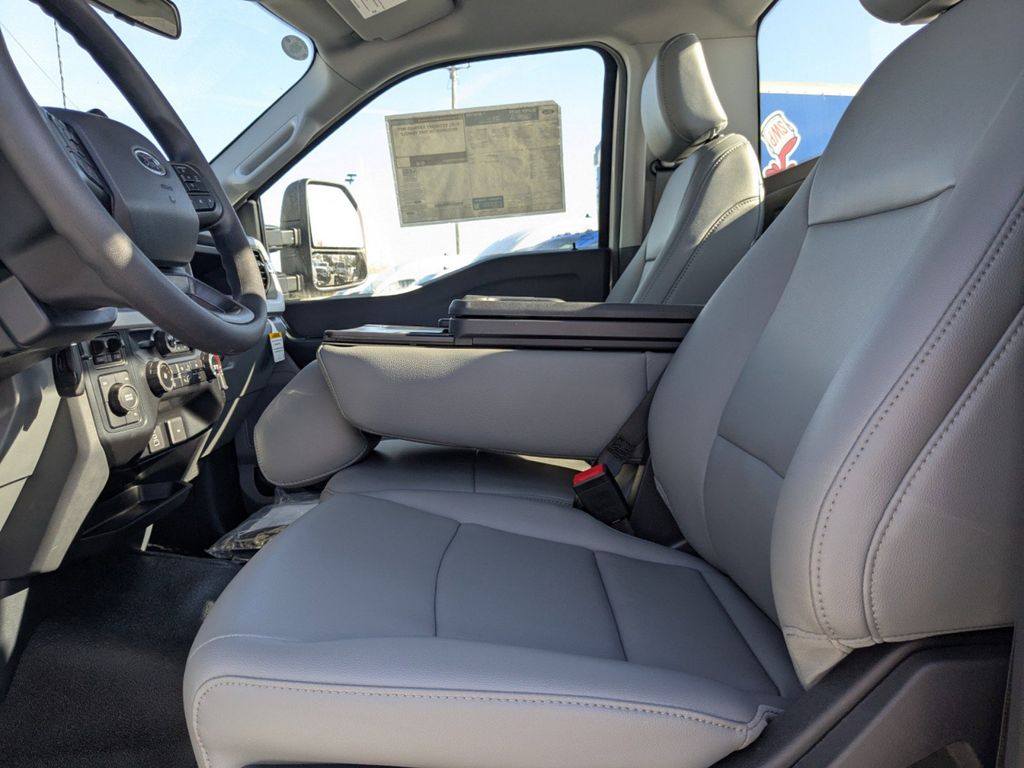 2025 Ford F-600 Chassis XL