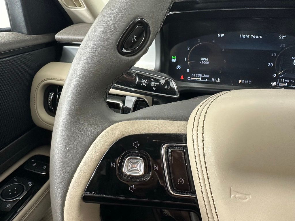Thumbnail: 2022 Lincoln Aviator - 16