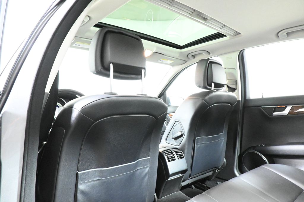 Thumbnail: 2013 Mercedes-Benz C-Class - 31