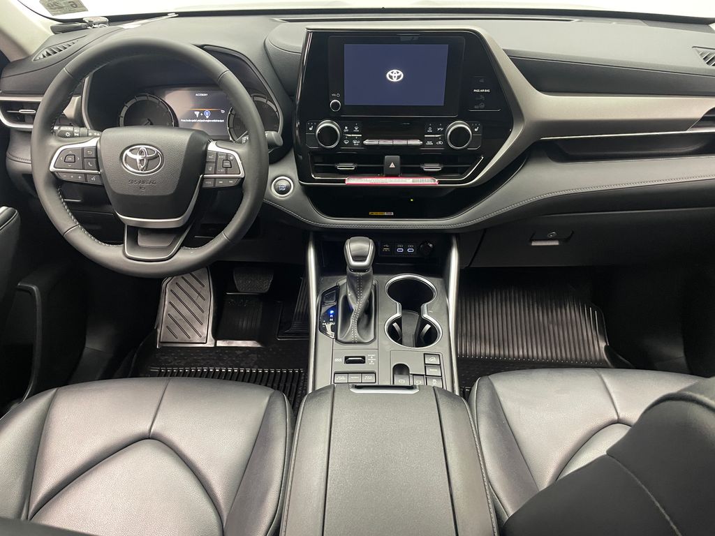 Thumbnail: 2024 Toyota Highlander - 19