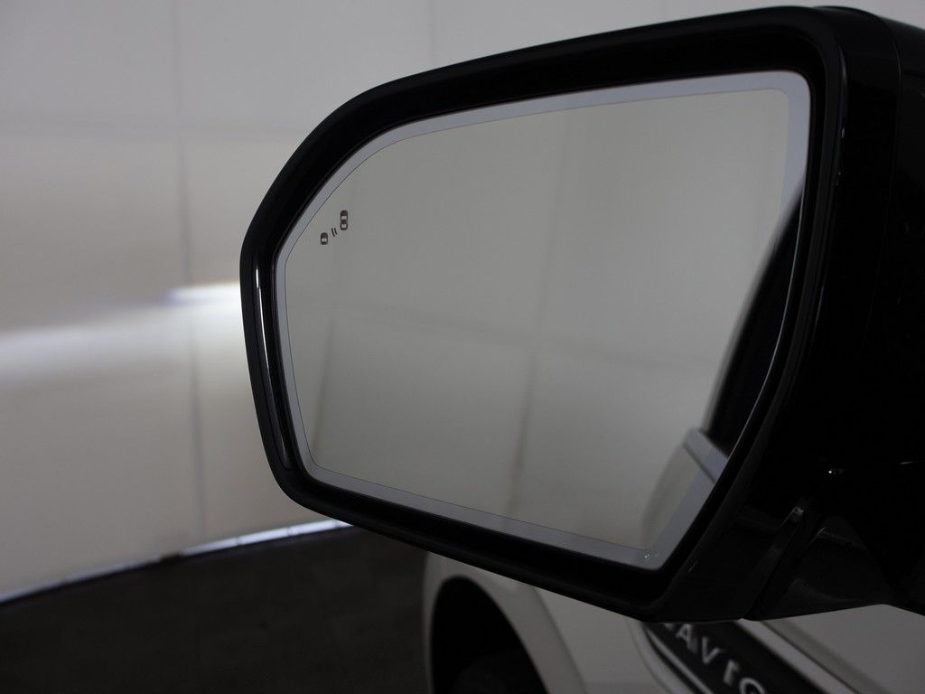 Used 2022 White Lincoln Reserve image 43