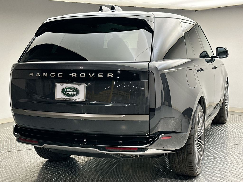 2025 Land Rover Range Rover SE 3