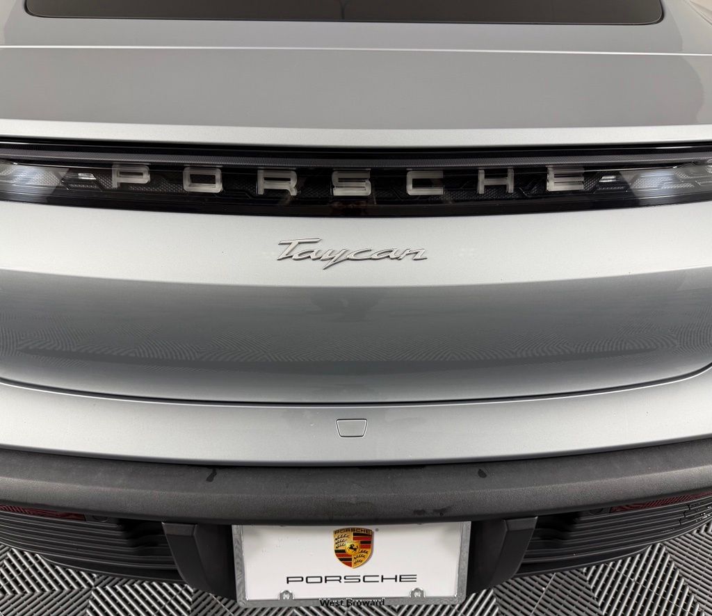 Thumbnail: 2022 Porsche Taycan - 14