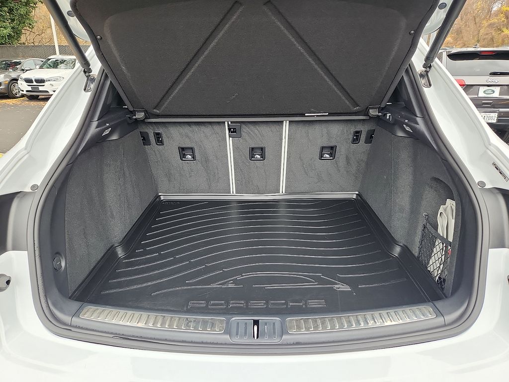 Thumbnail: 2022 Porsche Macan - 30