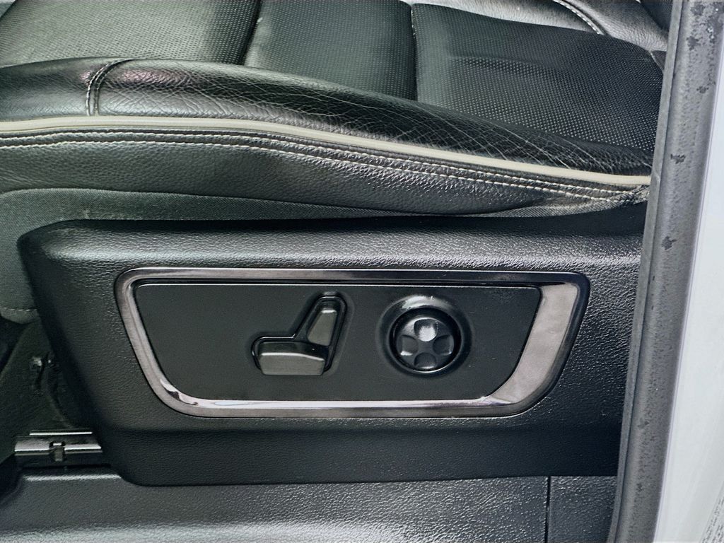 Used 2023 White Ram Limited image 22